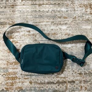Lululemon Forest green belt bag